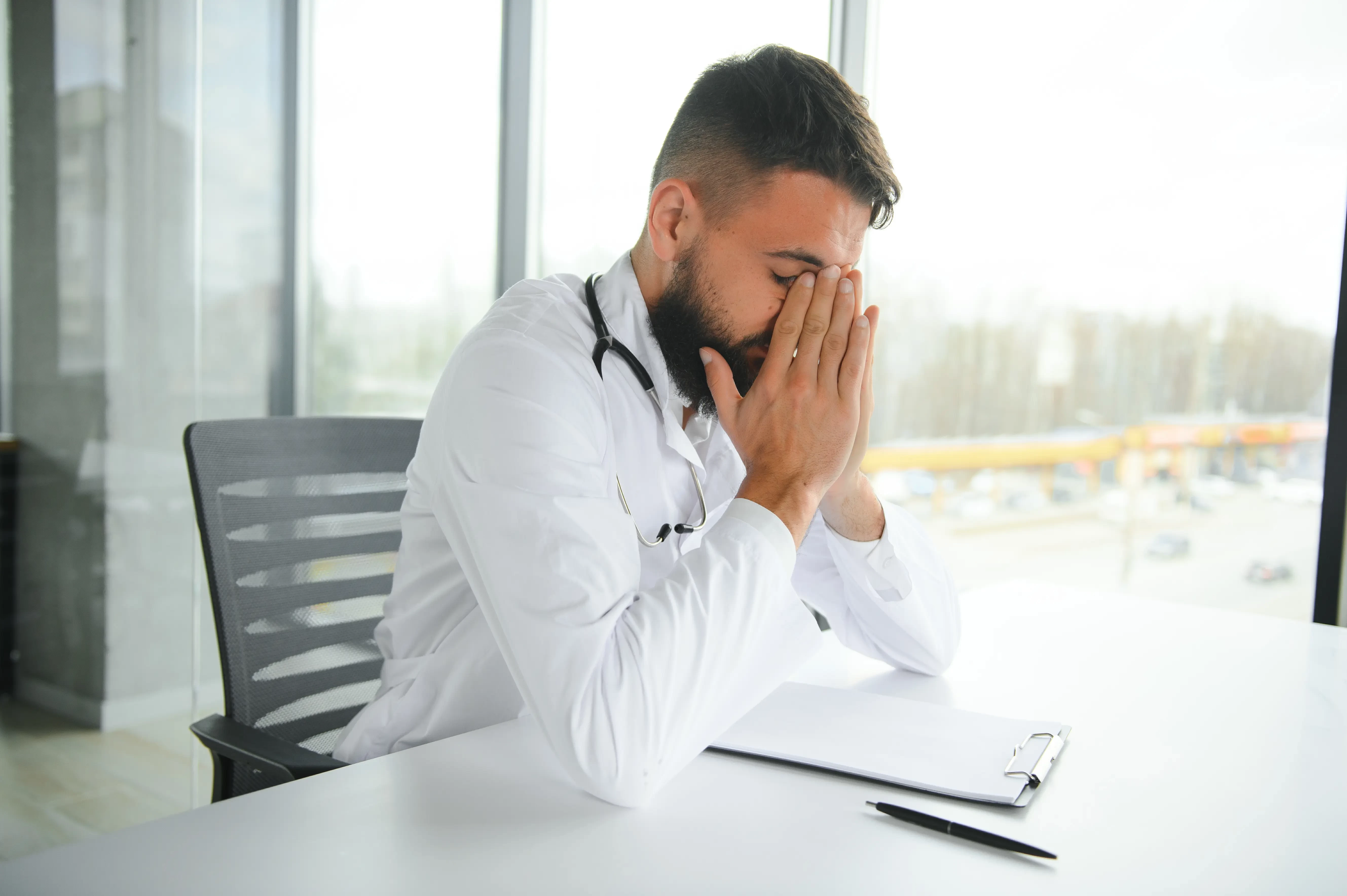 الإحتراق النفسي والرعاية الذاتية لمقدمي الرعاية الصحية